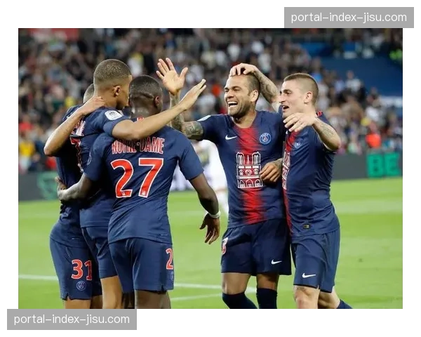 业余联赛观察：法甲战术风向下沉，巴黎地区业余球队比赛也出现更多五后卫阵型